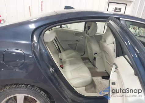 2015 Volvo S60 T5 Premier Plus из США, поврежденный, VIN YV140MFC2F1317897